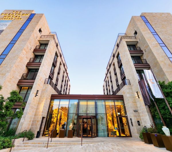 thetheatronhoteljlm-600x530